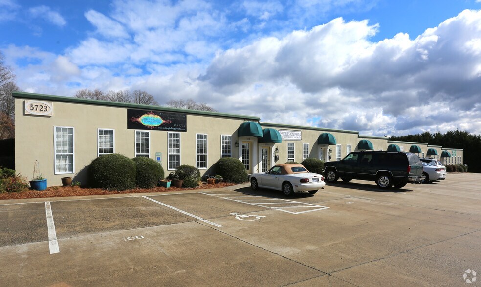 5723 Country Club Rd, WinstonSalem, NC 27104