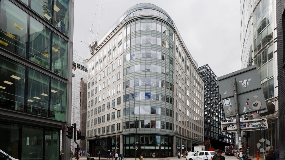 199 Bishopsgate, London for lease - Aerial Video - Image 2 of 20