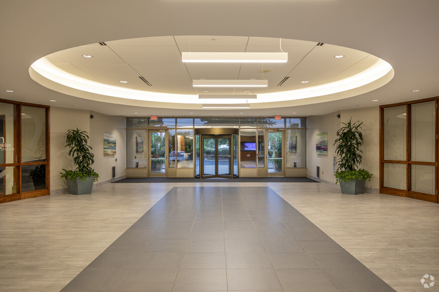 4600 McAuley Pl, Blue Ash, OH for sale - Lobby - Image 1 of 1