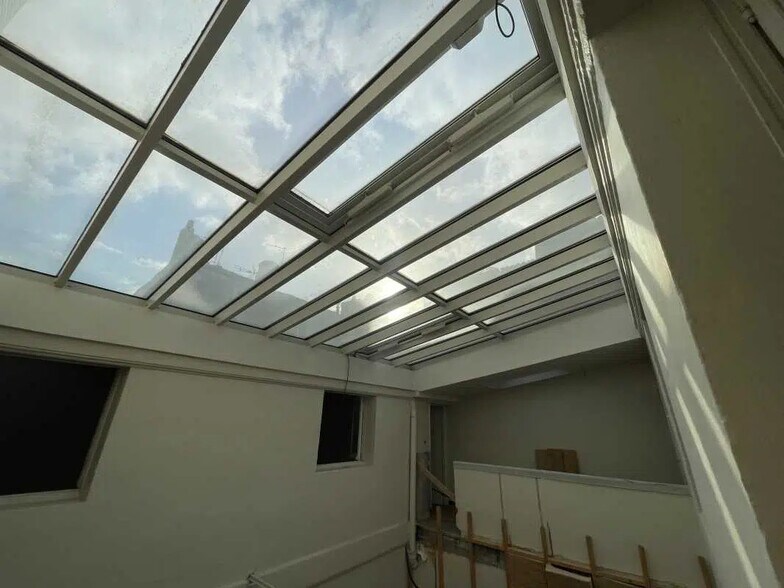 Office in Bordeaux for sale - Interior Photo - Image 1 of 3