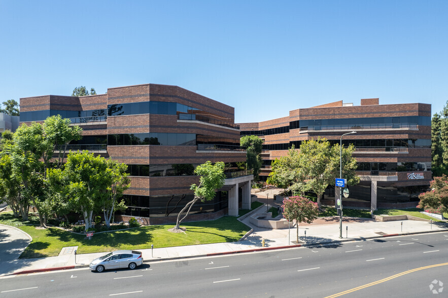 20750 Ventura Blvd, Woodland Hills, CA for lease - Building Photo - Image 1 of 6