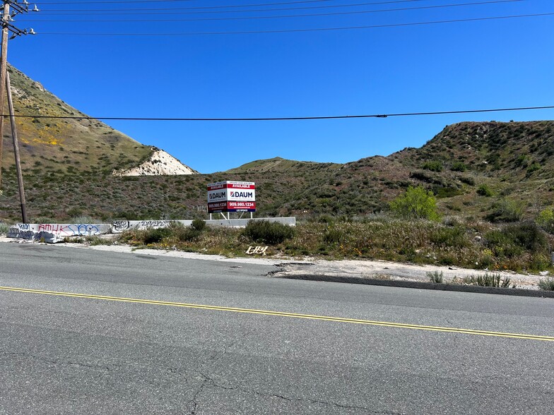 3293 Wagon Train Rd, Phelan, CA for sale - Primary Photo - Image 1 of 1