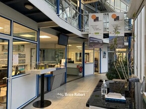 Office in Vaulx-en-Velin for lease Building Photo- Image 2 of 3