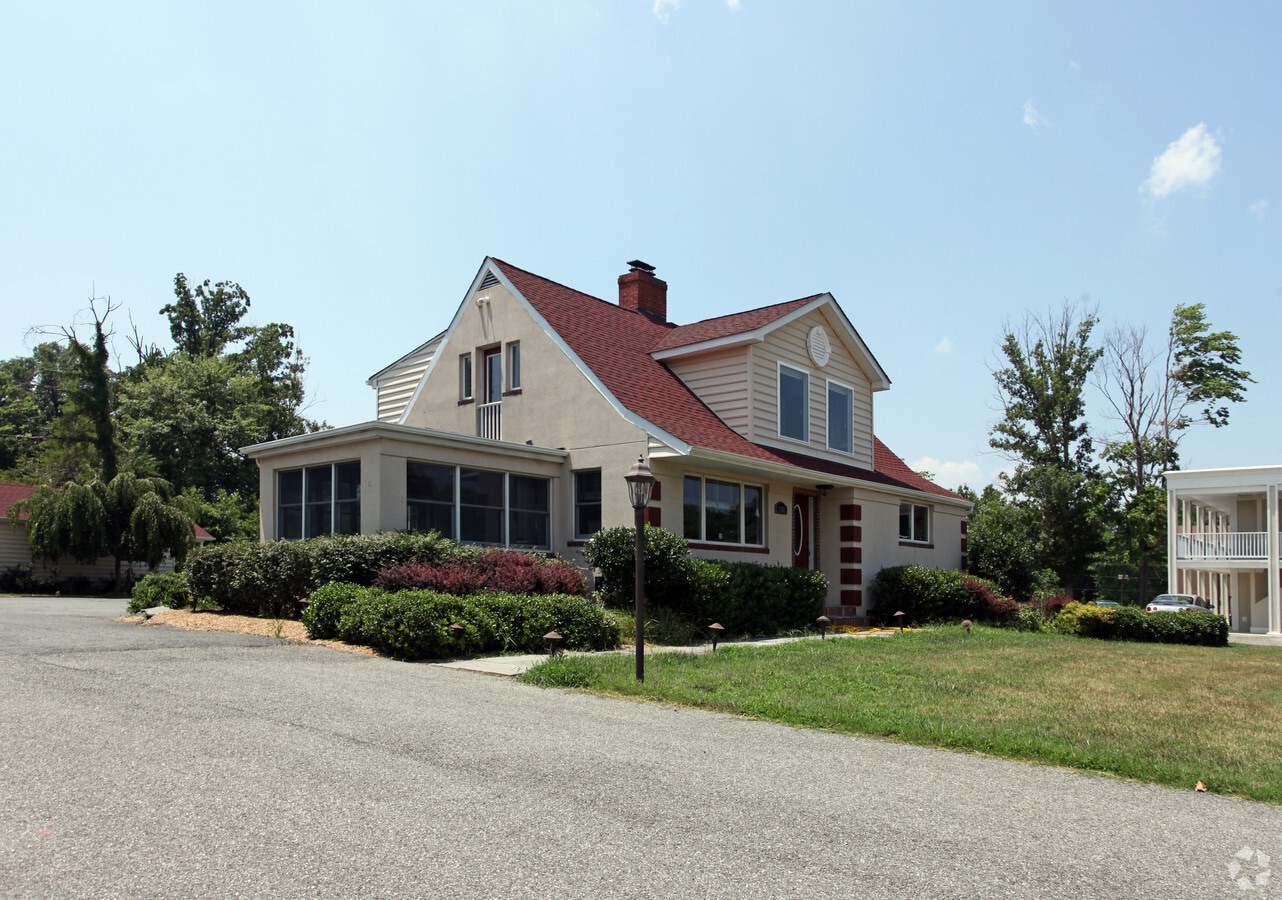 22583 Three Notch Rd, California, MD 20619