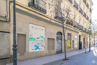 Retail in Madrid, MAD for lease Interior Photo- Image 1 of 2