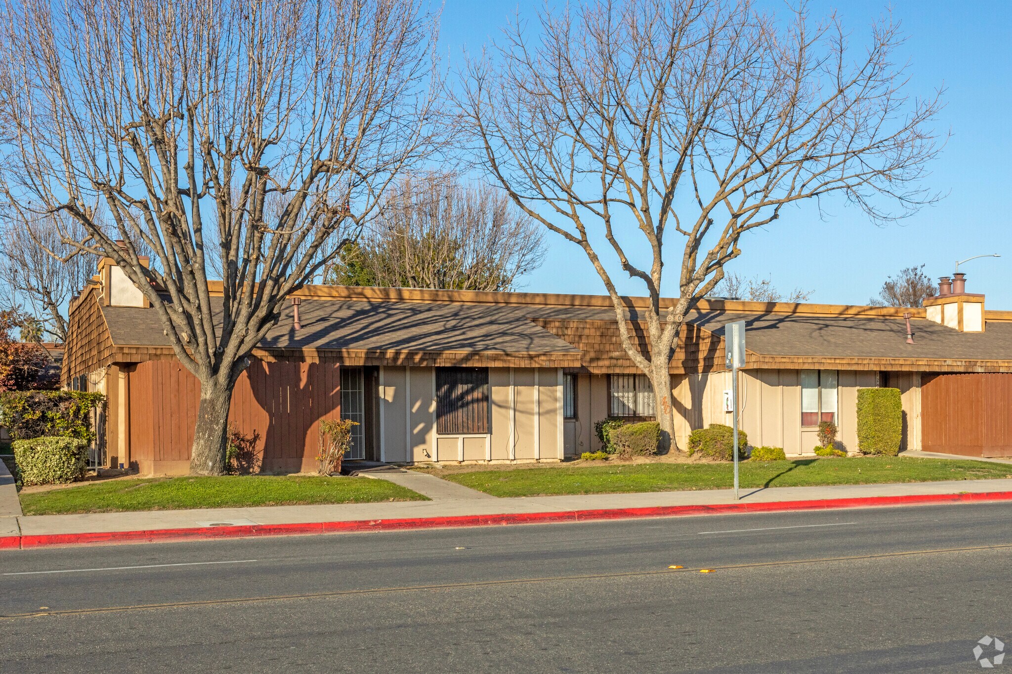1221 N Peach Ave, Fresno, CA for sale Primary Photo- Image 1 of 1