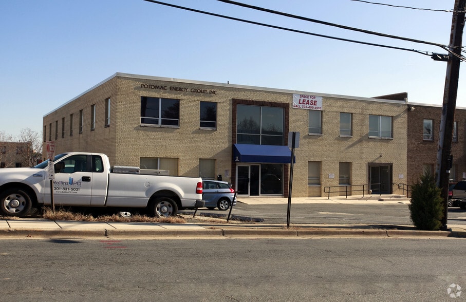 20 S Quaker Ln, Alexandria, VA 22314