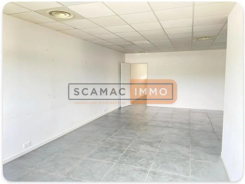 Office in Fréjus for lease - Interior Photo - Image 2 of 4