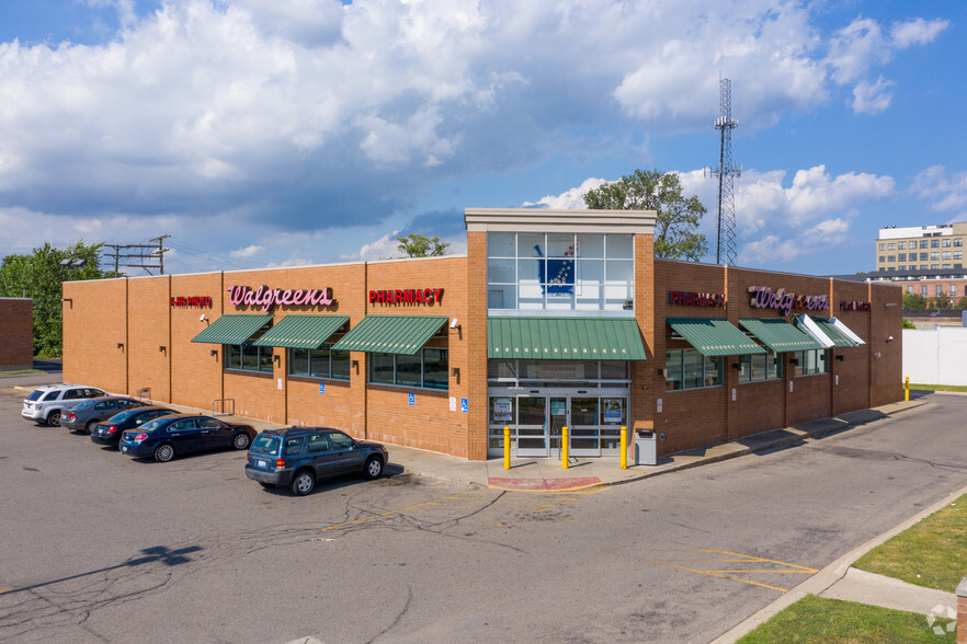 Walgreens Anchored Shopping Center portfolio of 3 properties for sale on LoopNet.com - Primary Photo - Image 1 of 3