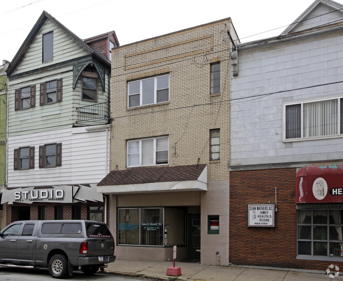 331 Fallowfield Ave, Charleroi, PA 15022