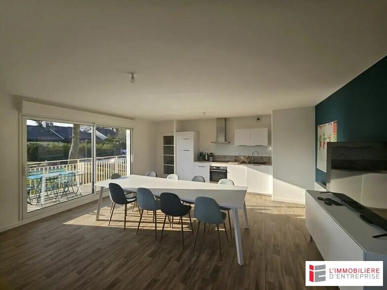 Office in Melesse for lease - Interior Photo - Image 3 of 5