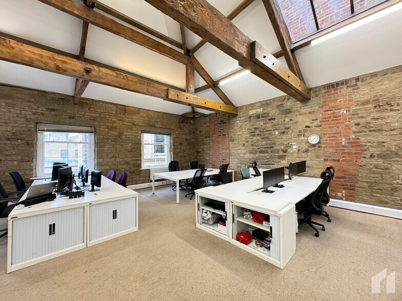 9-13 Wellington Rd, Dewsbury for lease - Building Photo - Image 3 of 22