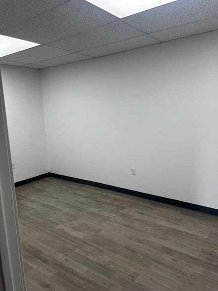 6406 Stuebner Airline Rd, Houston, TX for lease - Building Photo - Image 3 of 15