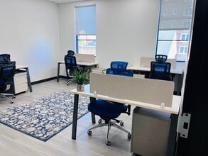 136 4th St N, Saint Petersburg, FL for lease Interior Photo- Image 2 of 2