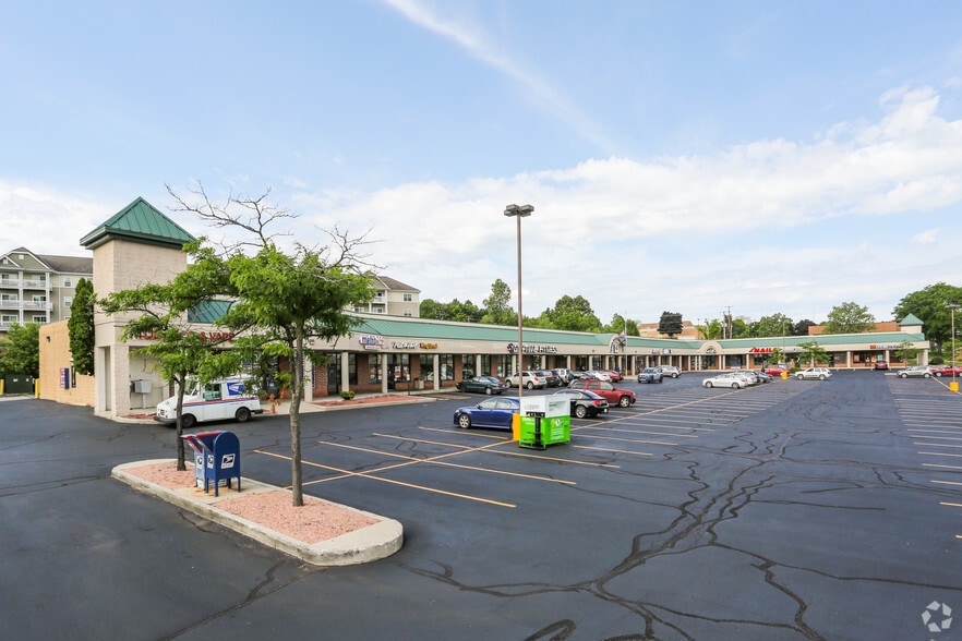 6801-6917 W Brown Deer Rd, Milwaukee, WI for lease - Primary Photo - Image 1 of 24