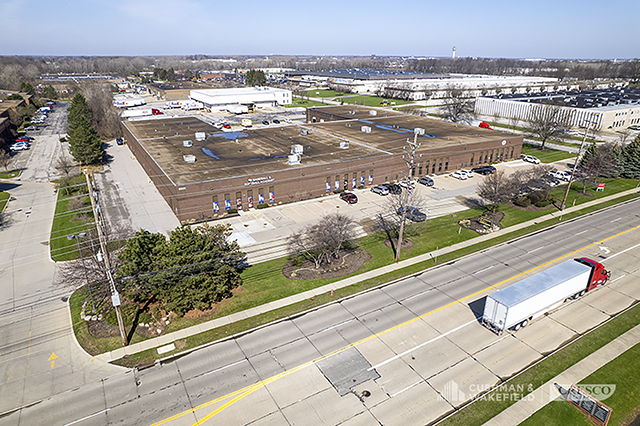 6908 Engle Rd, Middleburg Heights, OH for lease - Building Photo - Image 1 of 6