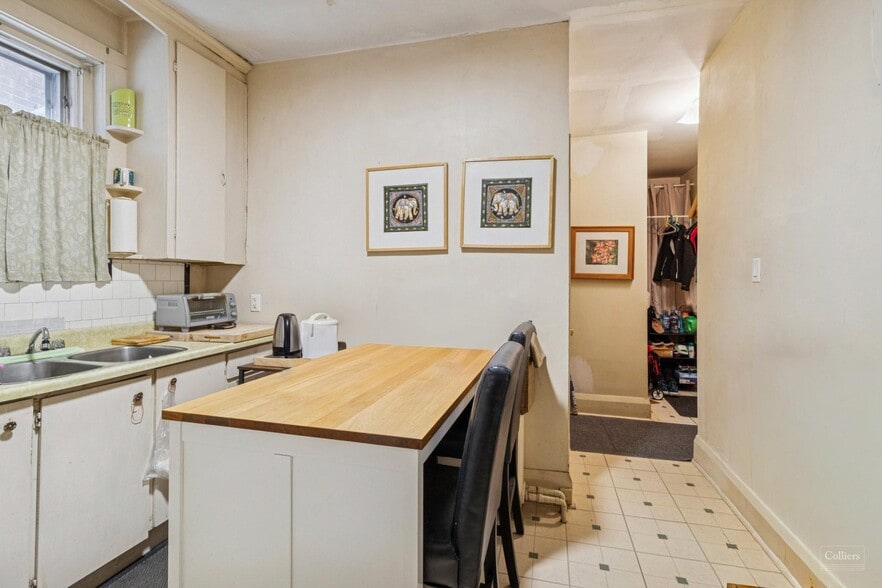 225 Vaughan Rd, Toronto, ON for sale - Interior Photo - Image 3 of 5