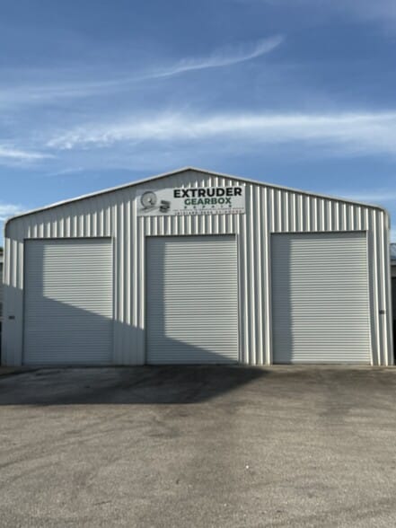 2209 N 40th St, Tampa, FL for lease - Primary Photo - Image 1 of 16