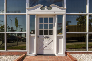 Colonial Corner - Loft