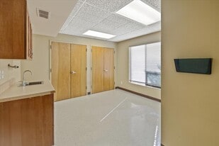 1,393 SF Professional Office / Wellness Suite - Commercial Real Estate