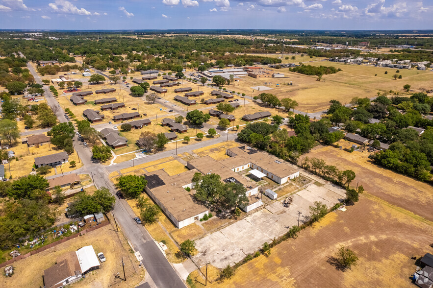 901 E 16th Ave, Corsicana, TX for sale - Aerial - Image 2 of 16