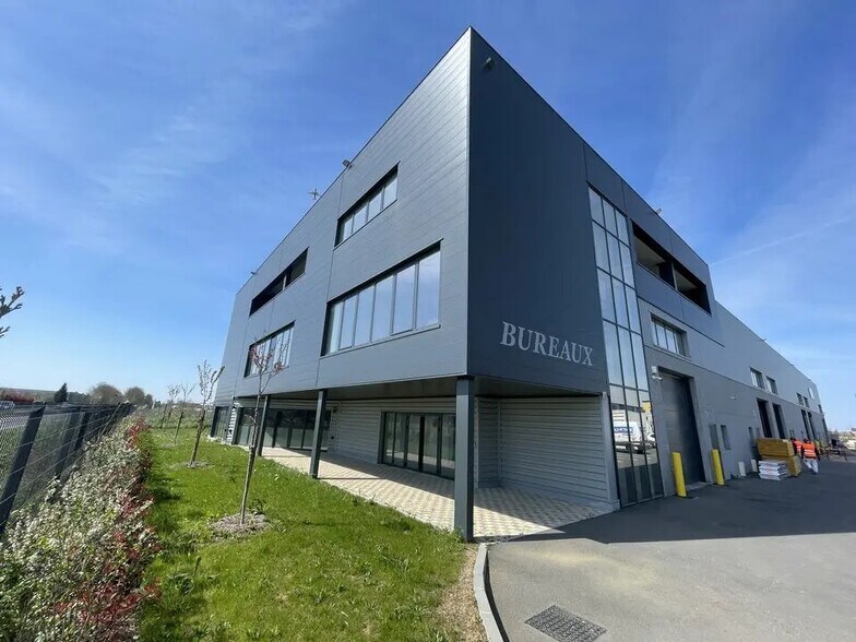 Flex in Le Mesnil-Amelot for lease - Building Photo - Image 1 of 13