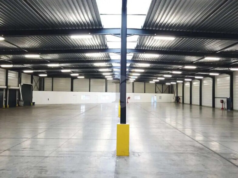 Industrial in Roncq for lease - Interior Photo - Image 2 of 5