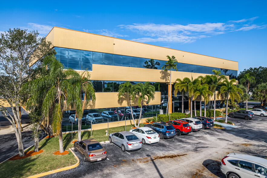 6499 NW Powerline Rd, Fort Lauderdale, FL for lease - Building Photo - Image 1 of 22