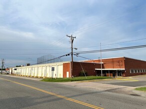 4100 Tomlynn St, Richmond, VA for lease Building Photo- Image 2 of 8