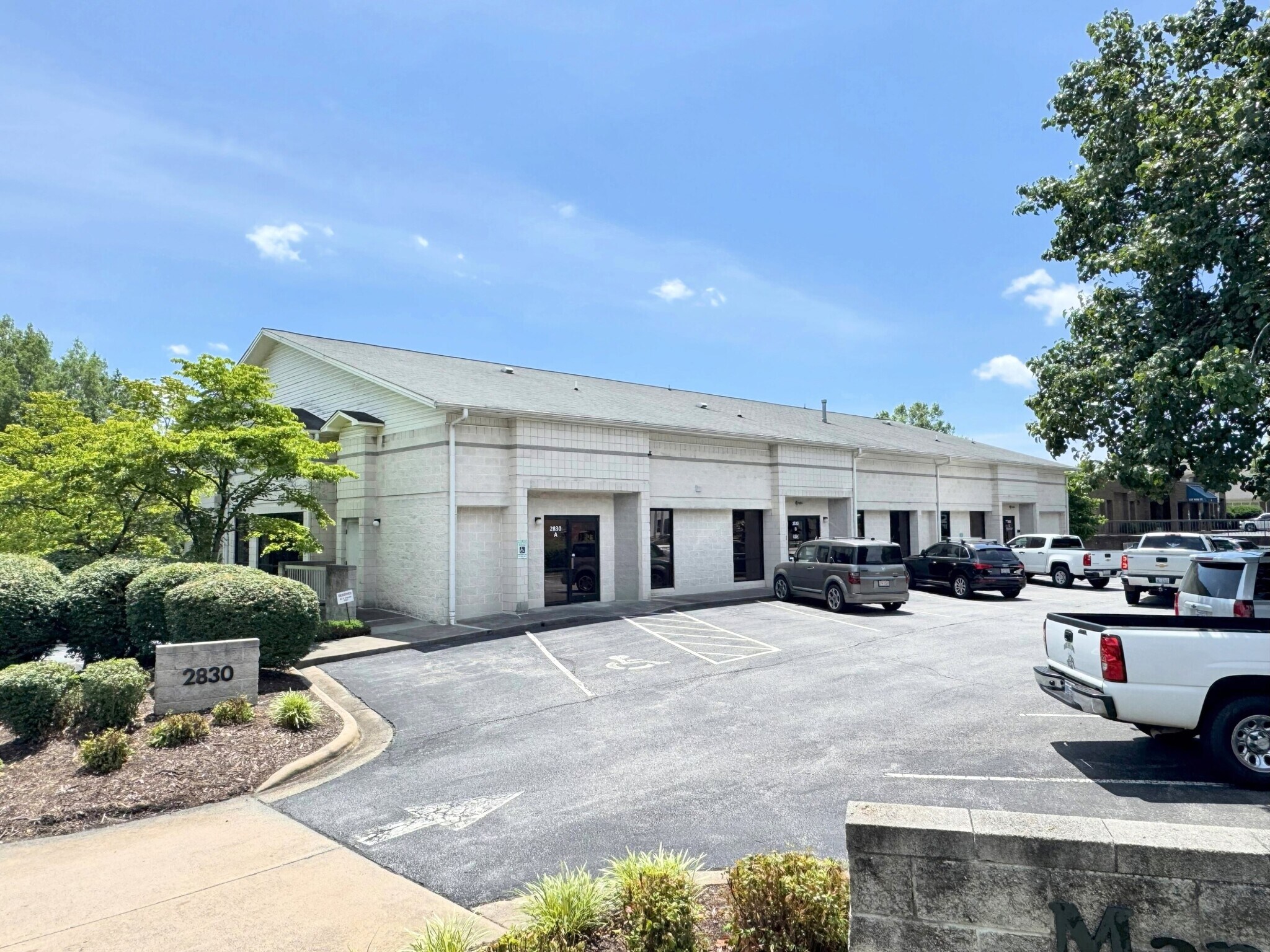2830 Maplewood Ave, Winston-Salem, NC for lease Building Photo- Image 1 of 5