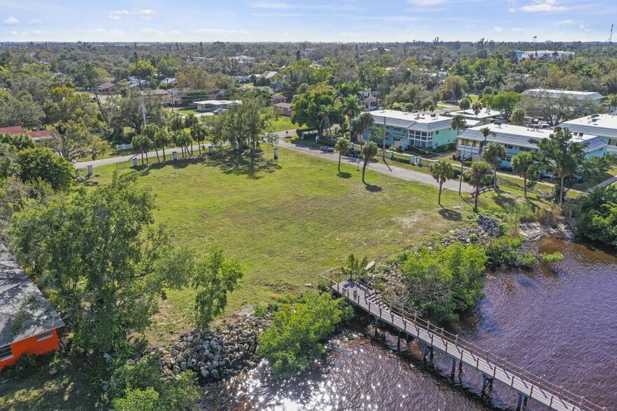 793 Freemont St, Fort Myers, FL for sale - Building Photo - Image 3 of 5