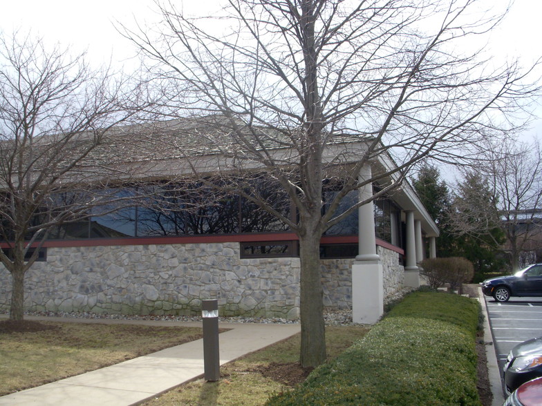 875 Berkshire Blvd, Wyomissing, PA for lease - Building Photo - Image 2 of 7