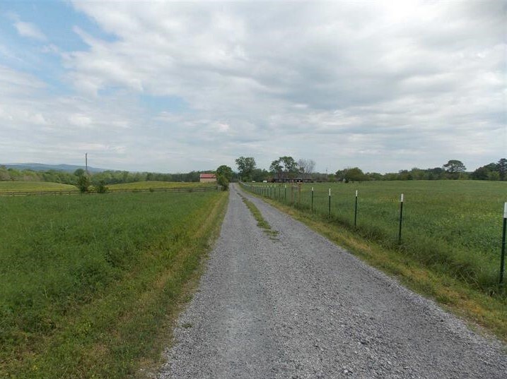 927 Reeves Station Rd SW, Calhoun, GA 30701