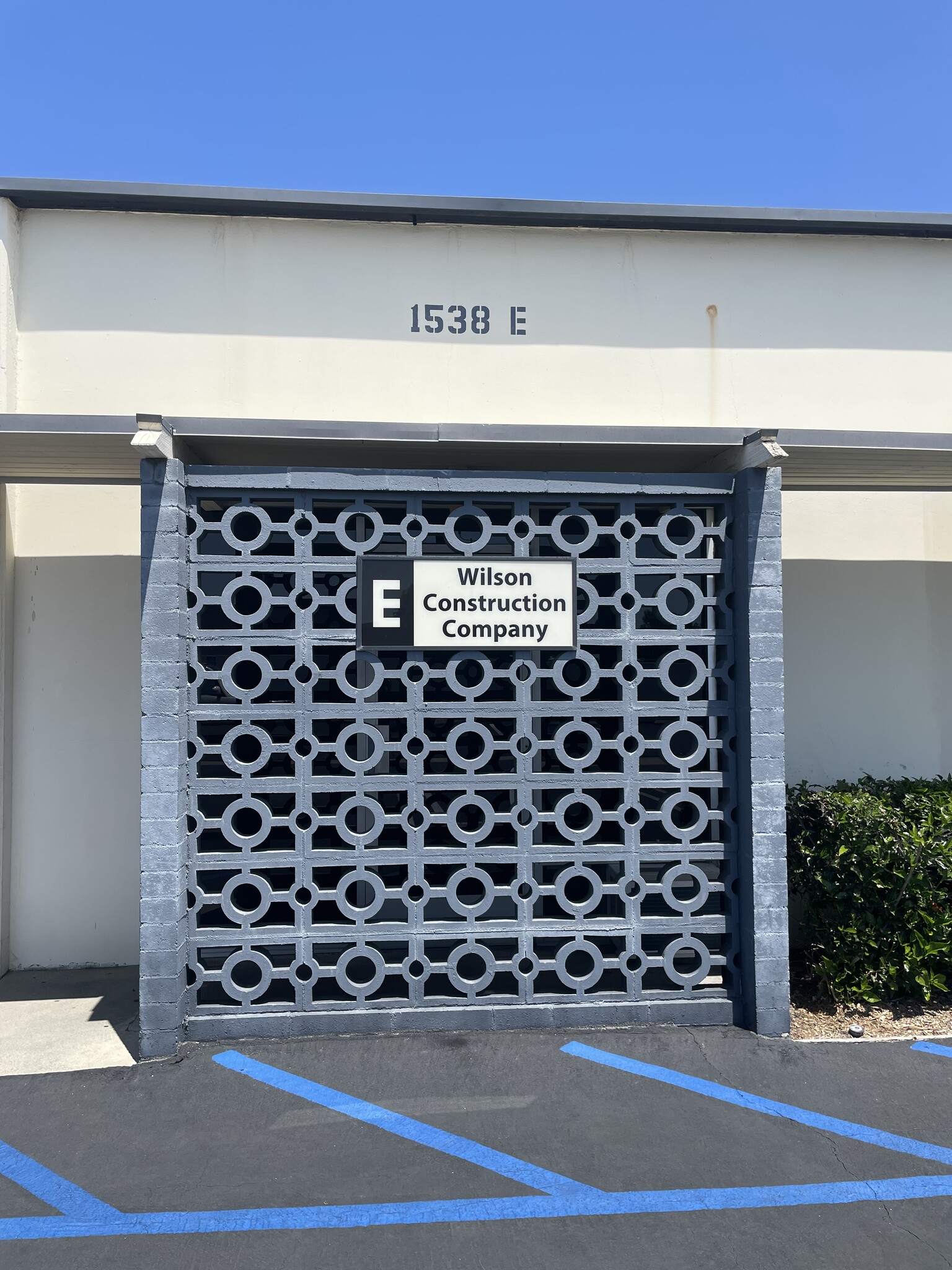 1538 E Chestnut Ave, Santa Ana, CA for lease Interior Photo- Image 1 of 2