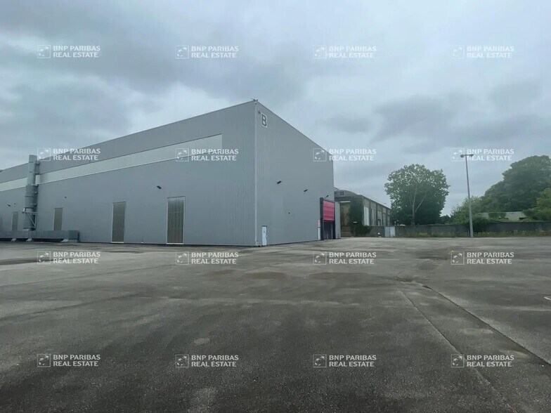 Flex in Nantes for lease - Building Photo - Image 2 of 8