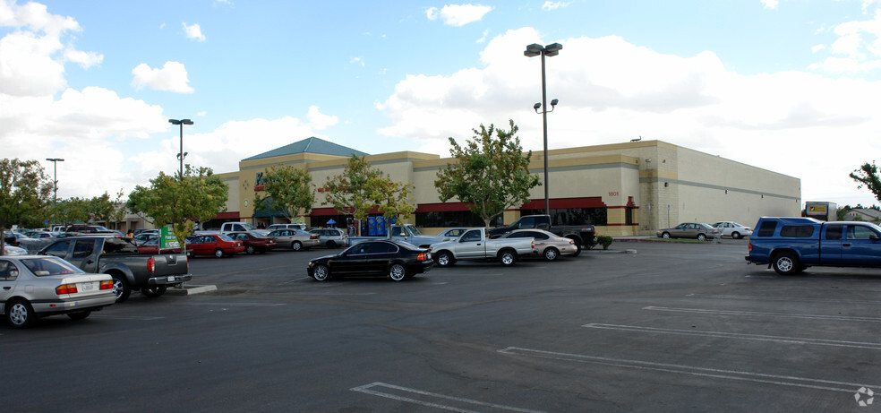 1751-1801 White Ln, Bakersfield, CA for lease - Building Photo - Image 3 of 4