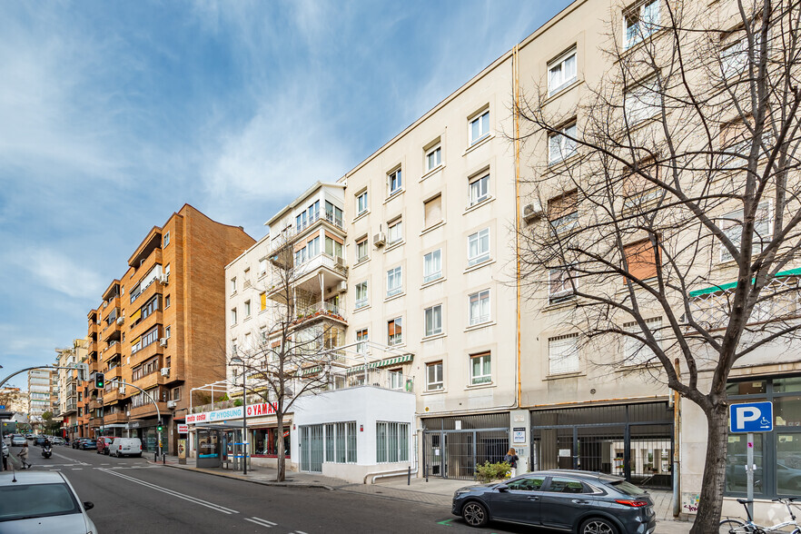 Multifamily in Madrid, MAD for sale - Building Photo - Image 2 of 2