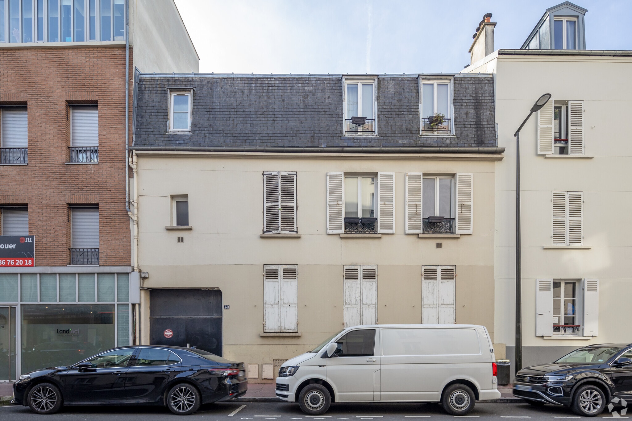 Office in Levallois-Perret for sale Primary Photo- Image 1 of 3
