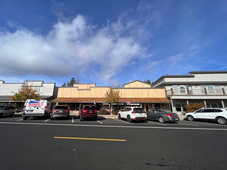 102 E Main Ave, Sisters, OR for sale - Building Photo - Image 1 of 1