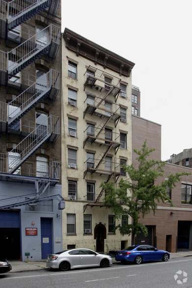 445 W 36th St, New York, NY for sale - Building Photo - Image 3 of 14