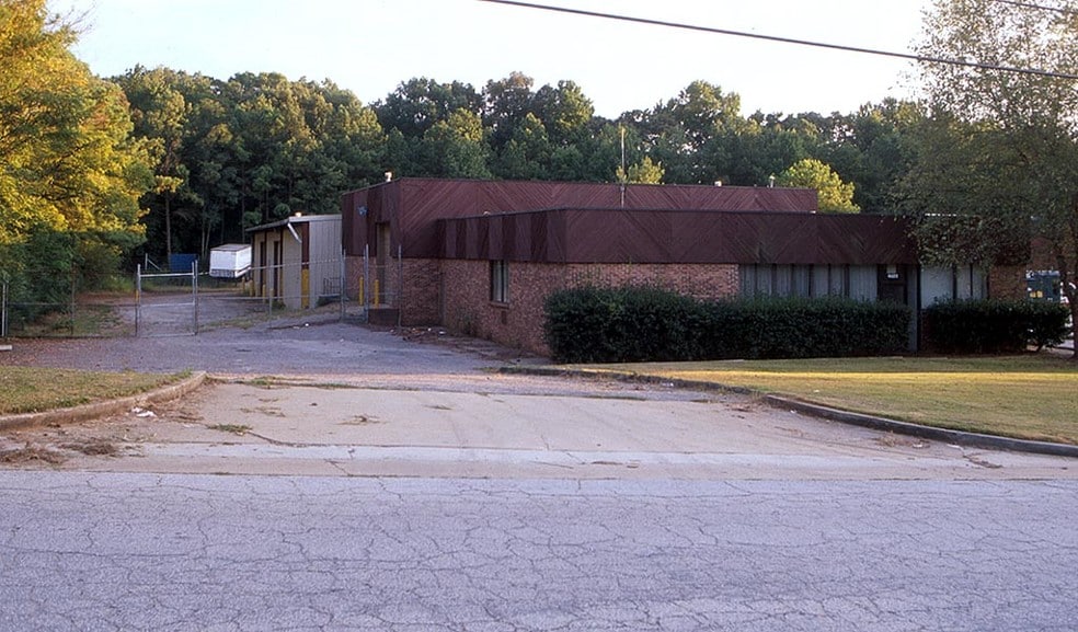 4625 Stonegate Industrial Blvd, Stone Mountain, GA for lease - Building Photo - Image 3 of 17