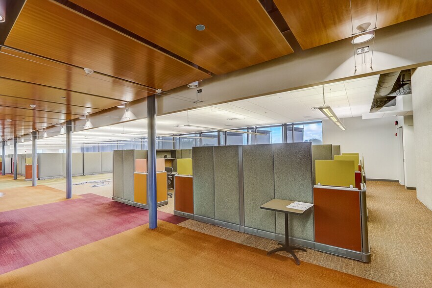 450 Coyier Ln, Madison, WI for lease - Interior Photo - Image 3 of 9