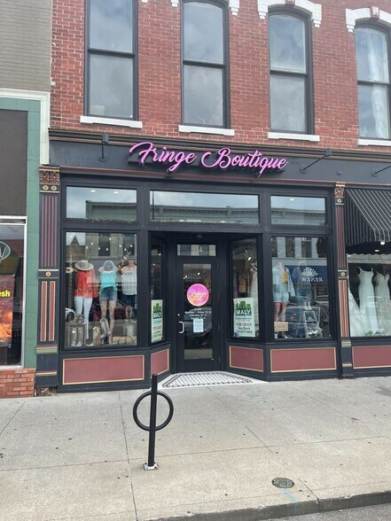 914 E Broadway, Columbia, MO for lease - Primary Photo - Image 2 of 6