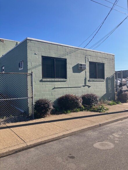 865 2nd Ave, Coraopolis, PA for lease - Building Photo - Image 2 of 13