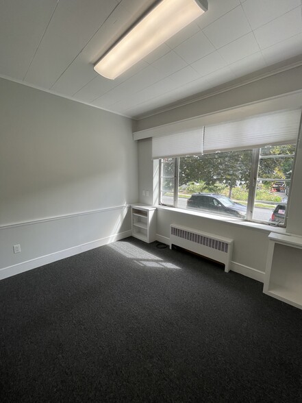 94 Pleasant St, Arlington, MA for lease - Interior Photo - Image 2 of 7