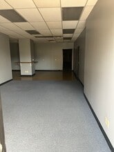 817 Greenview Dr, Grand Prairie, TX for lease Lobby- Image 2 of 11