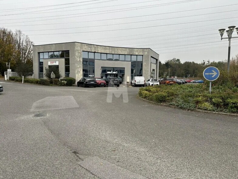 Office in Palaiseau for lease - Building Photo - Image 2 of 9