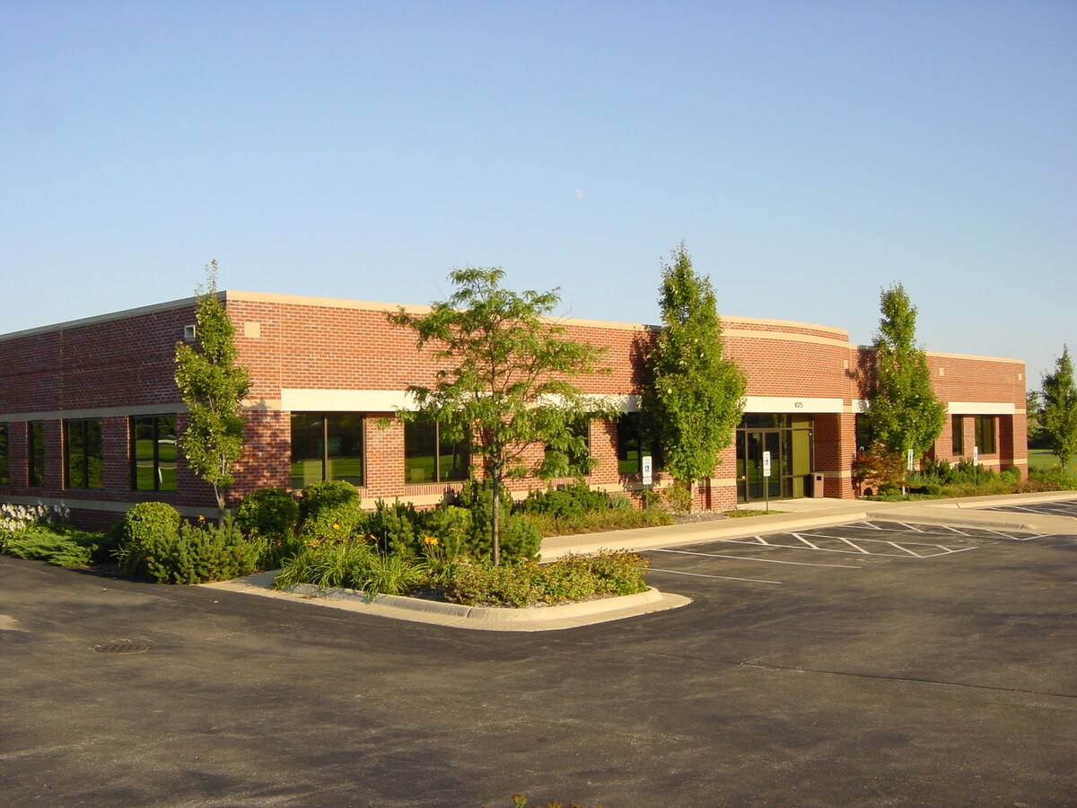 1075 Featherstone Rd, Rockford, IL 61107