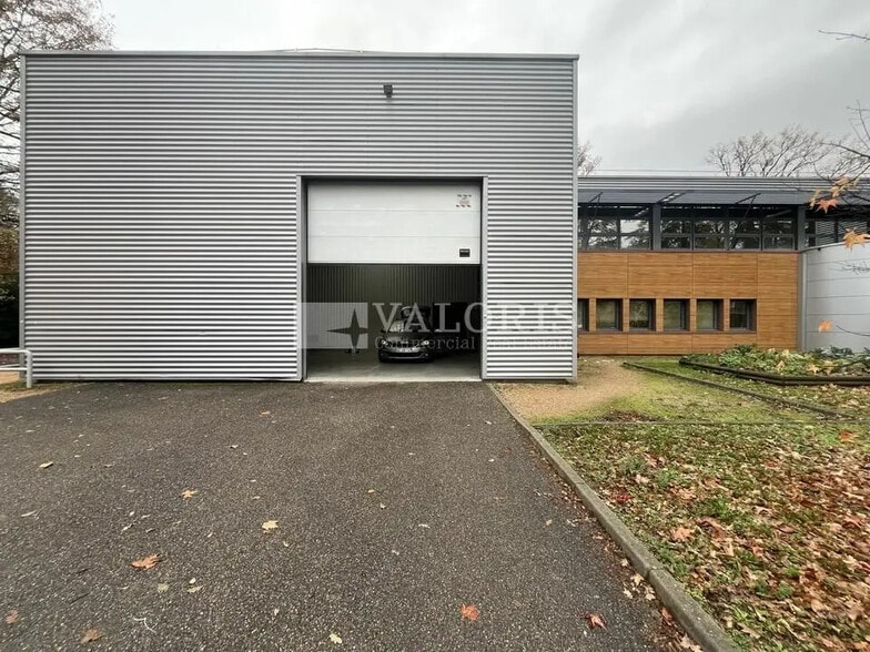 Flex in Écully for lease - Building Photo - Image 2 of 12