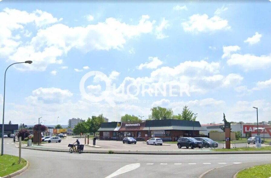 Retail in Audincourt for lease - Building Photo - Image 2 of 2